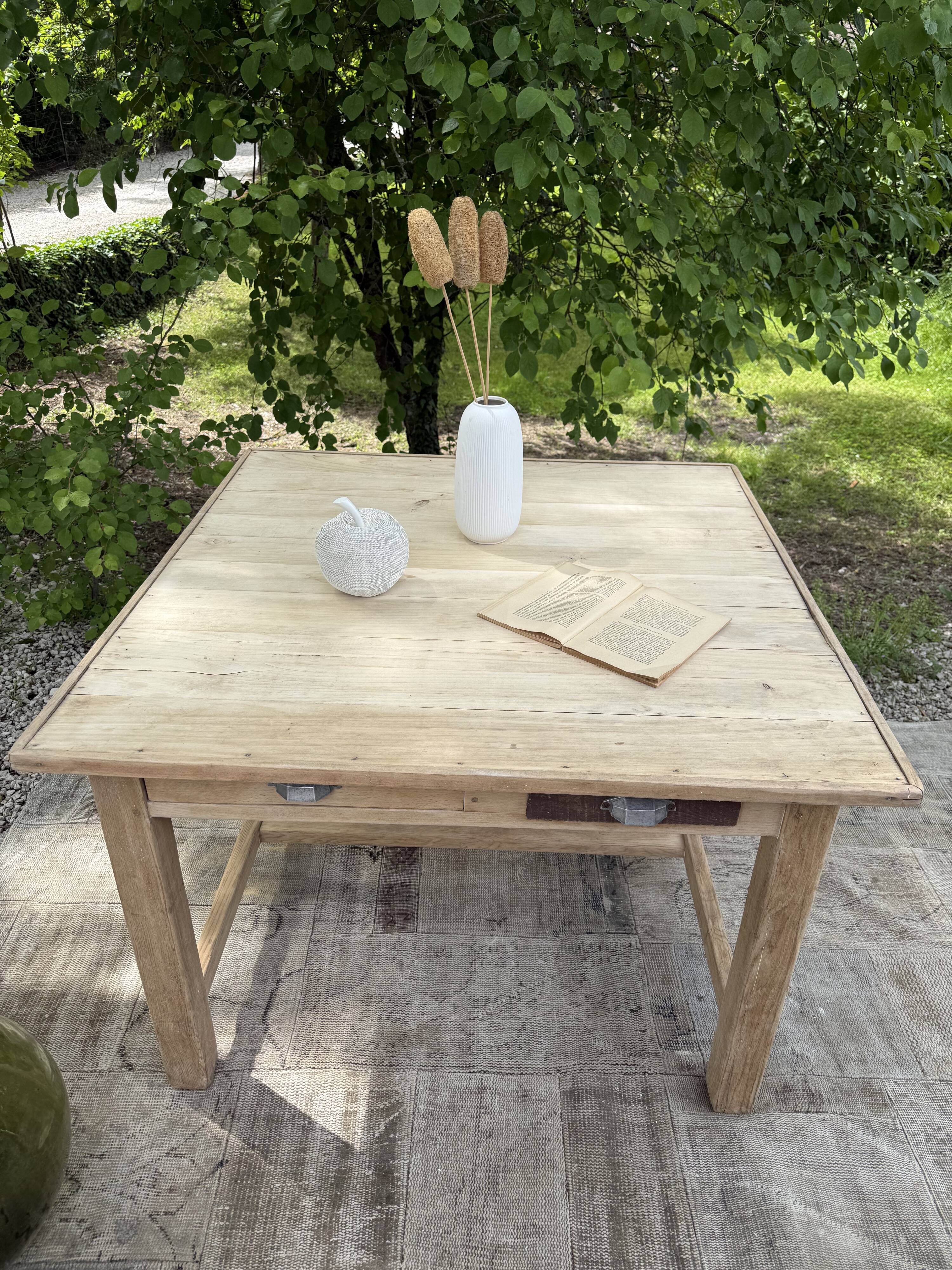 Table bois carré / Table à manger / table de boulanger