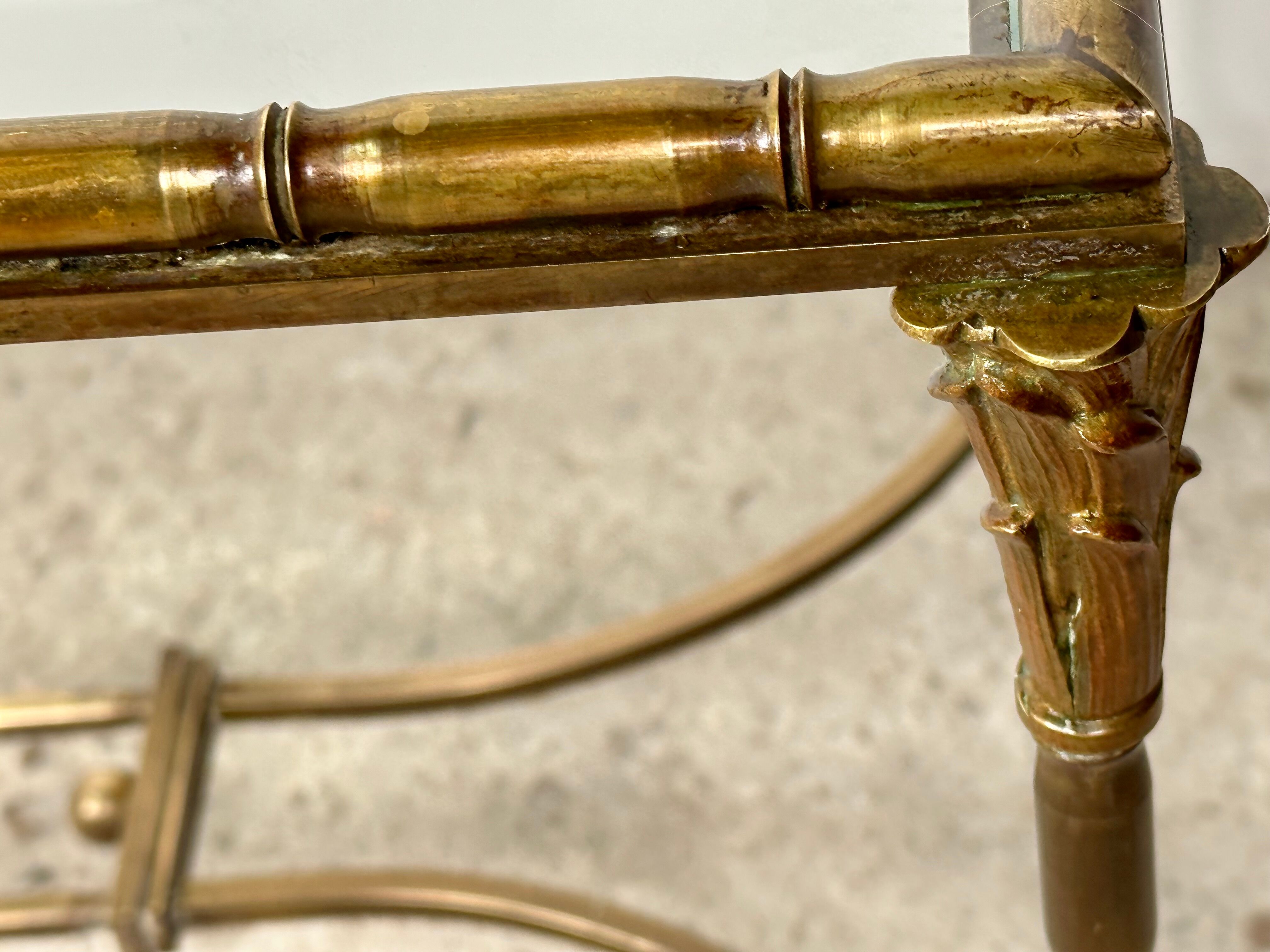 Table basse en bronze doré 1960