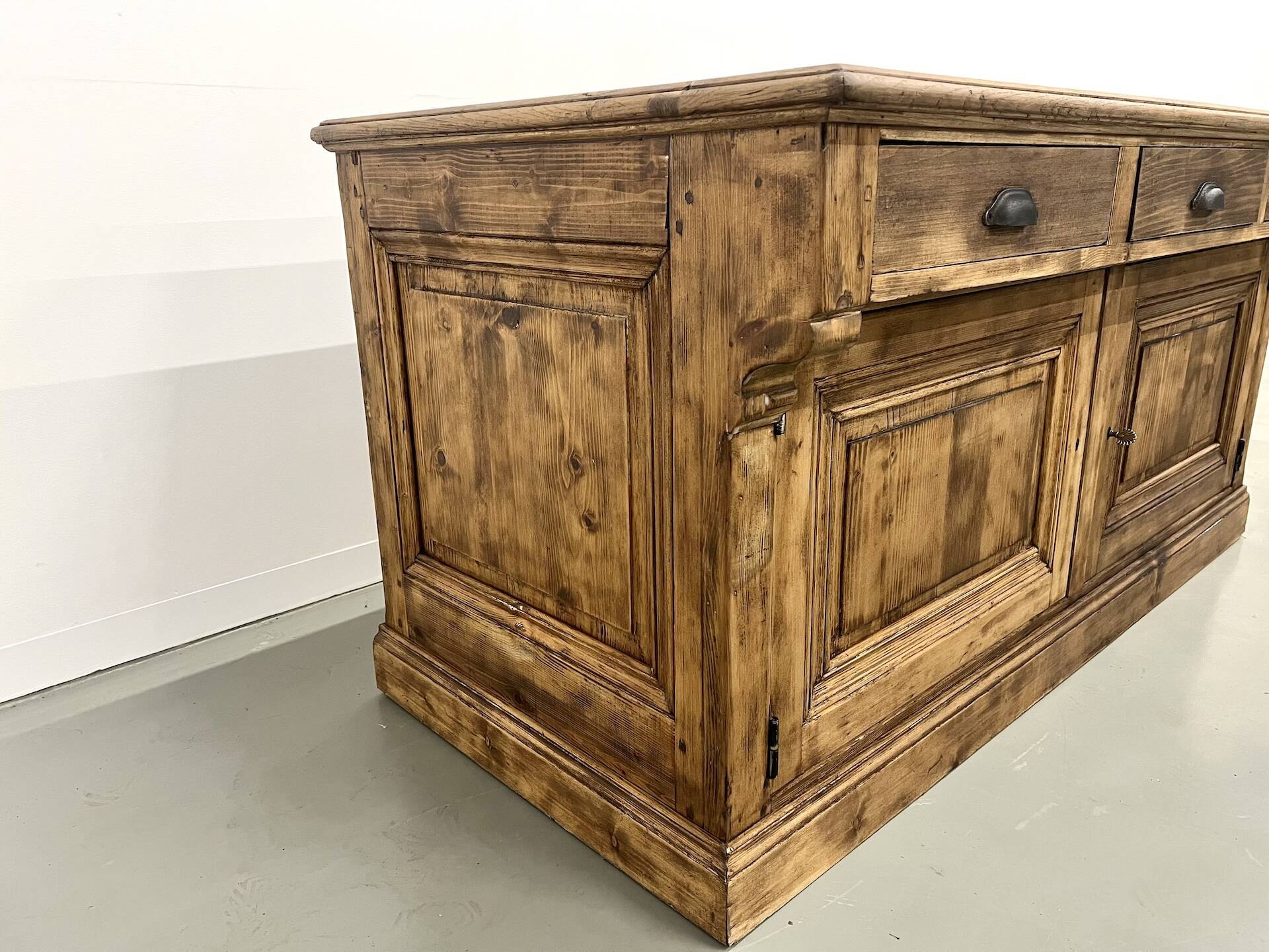 Comptoir de commerce des années 1900