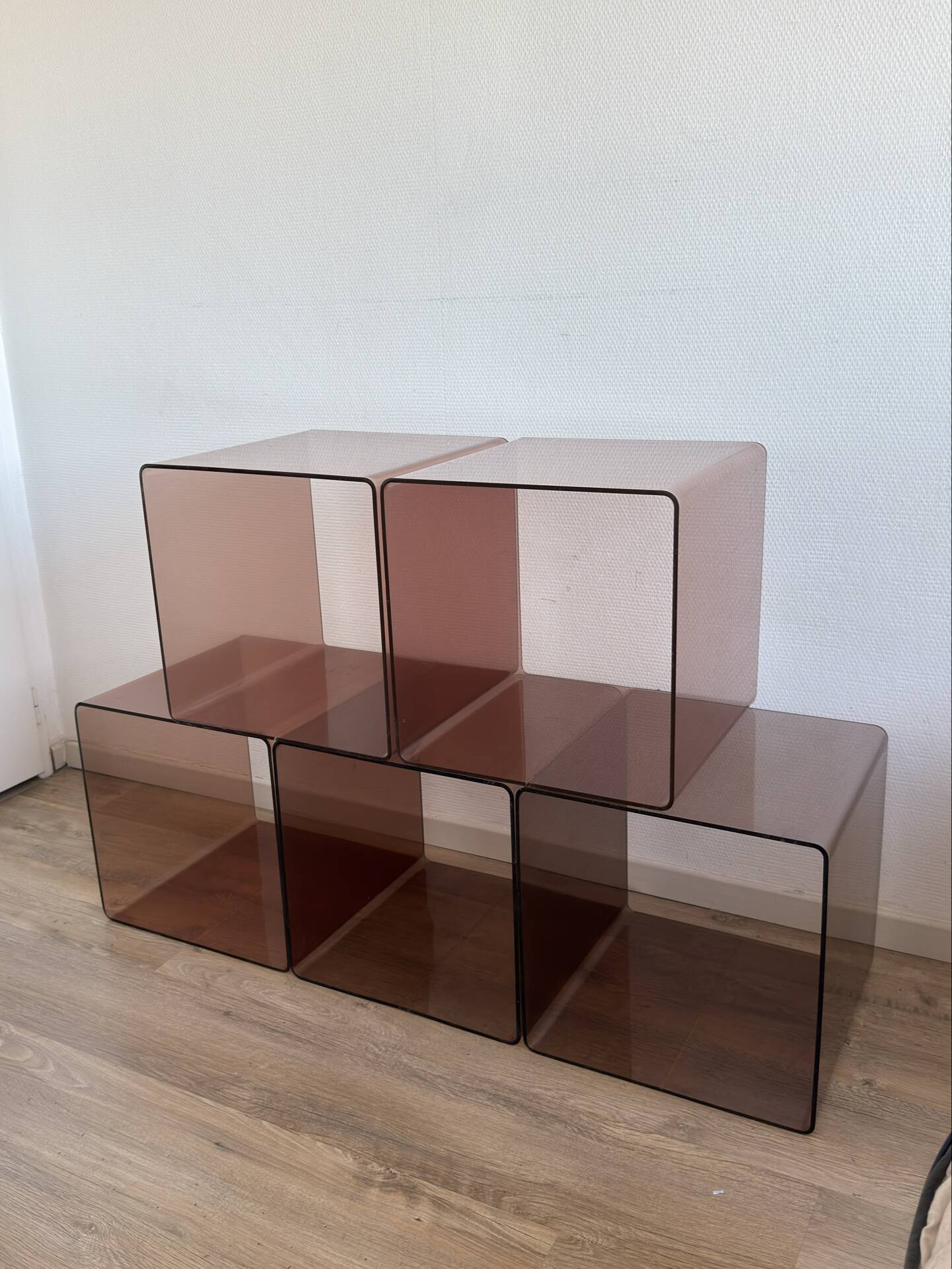 Lot de 5 cubes en Plexiglas fumé Michel Dumas