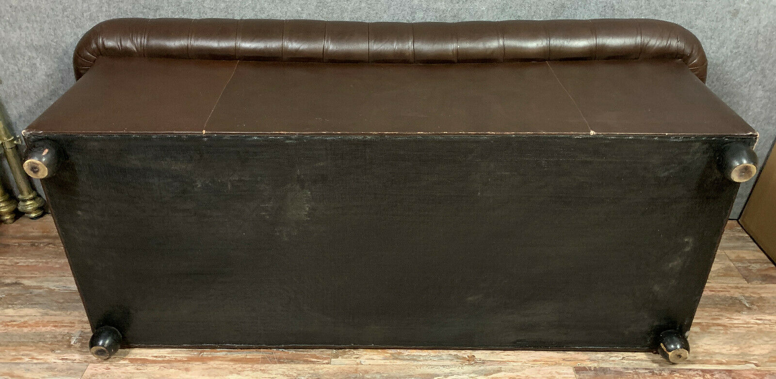 Chesterfield bench in Art Deco leather around 1920-1940
