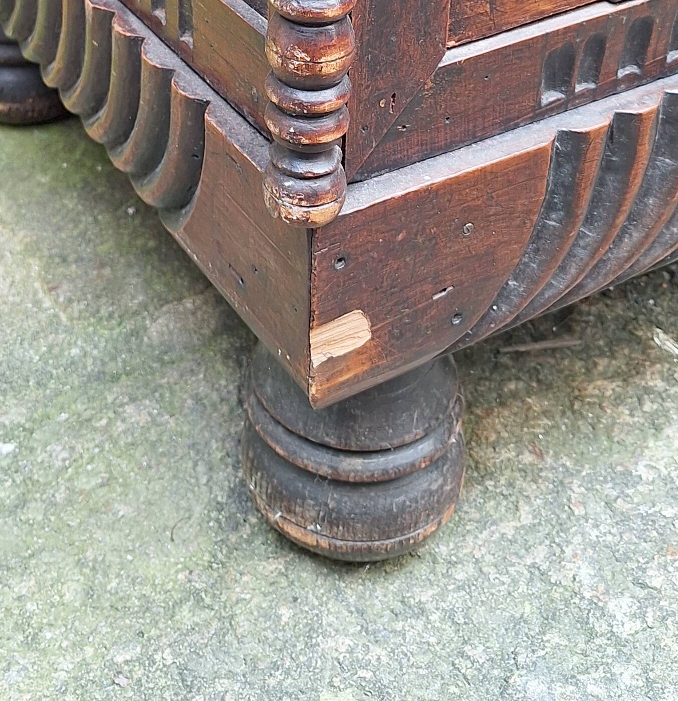 Coffre de mariage cassone en bois