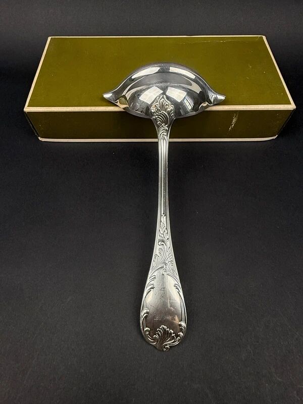 Christofle, Marly model, sauce spoon for lean and fatty sauces.