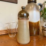 Bouteille en céramique émaillée