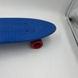 Skateboard bleu