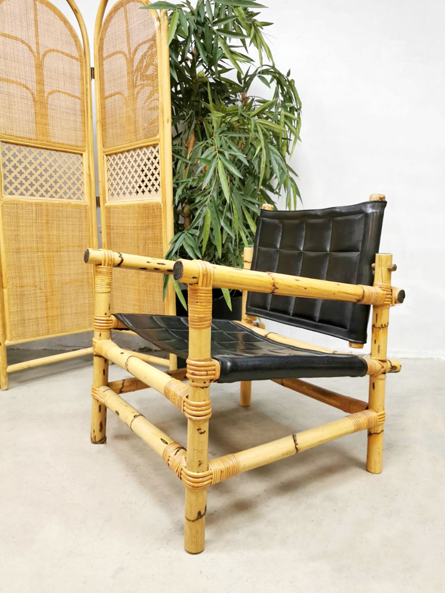 Ensemble de 3 fauteuils de safari suédois de conception de midcentury et ottoman