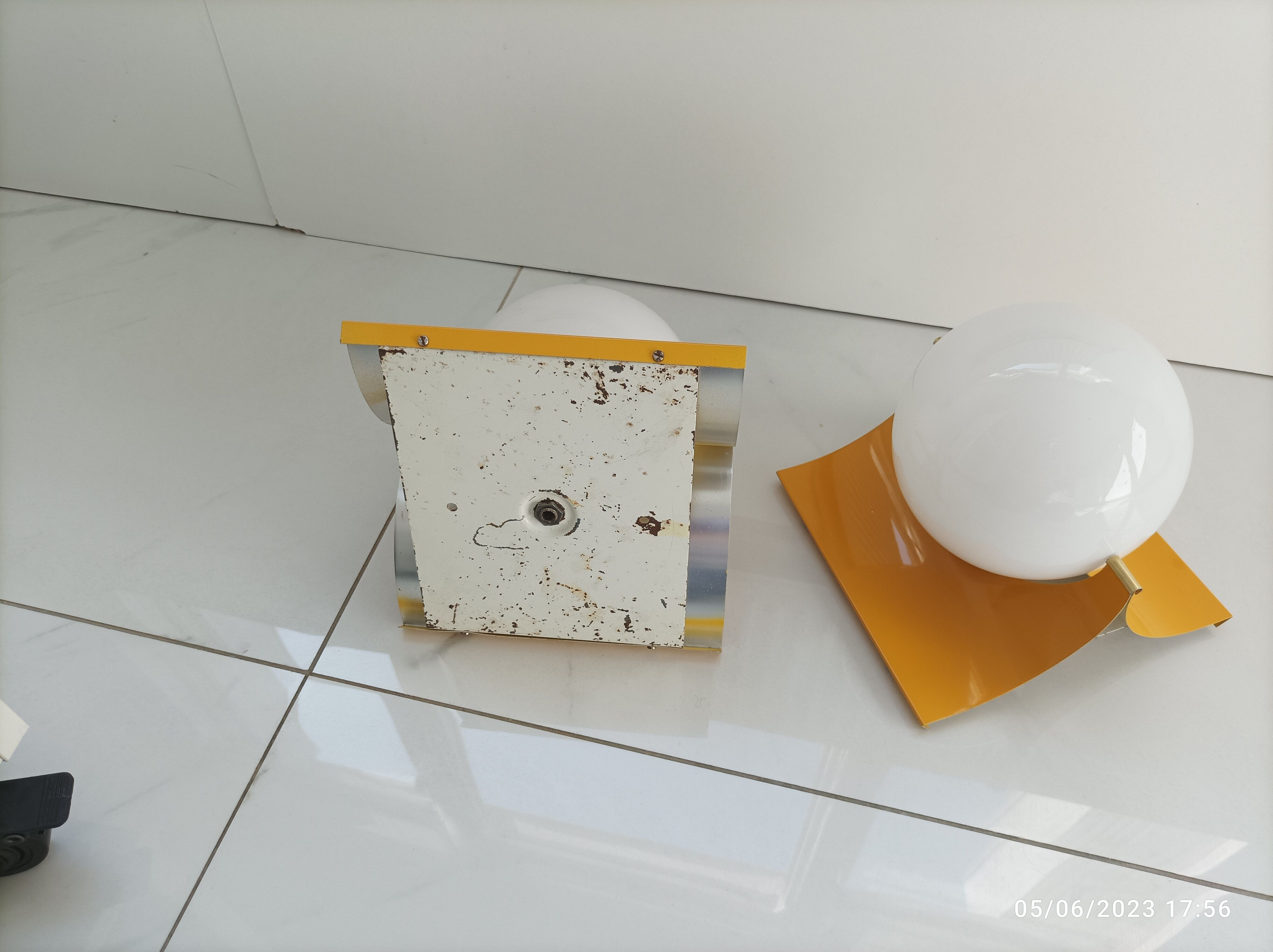 Duo vintage wall lamps