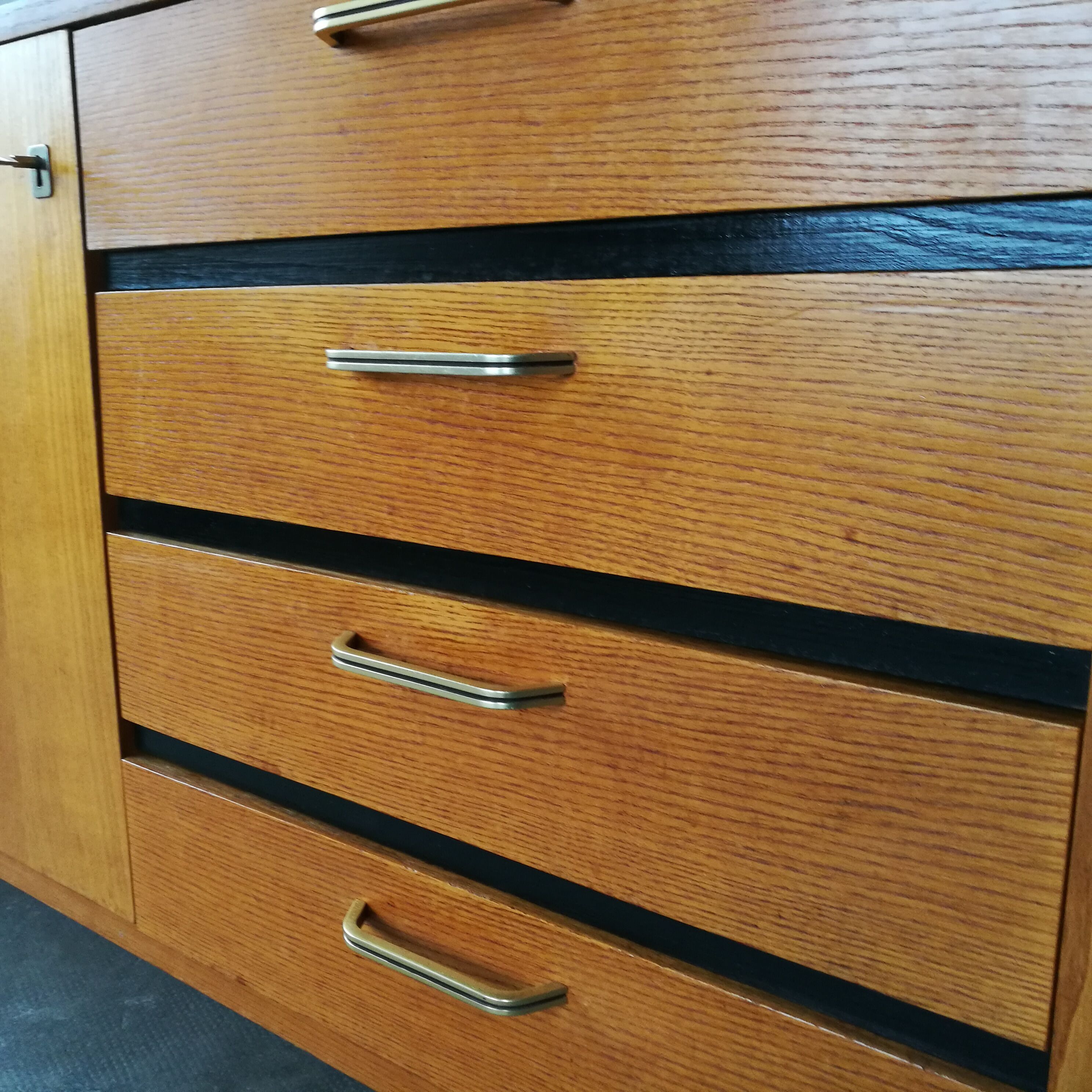 Vintage line in blond wood