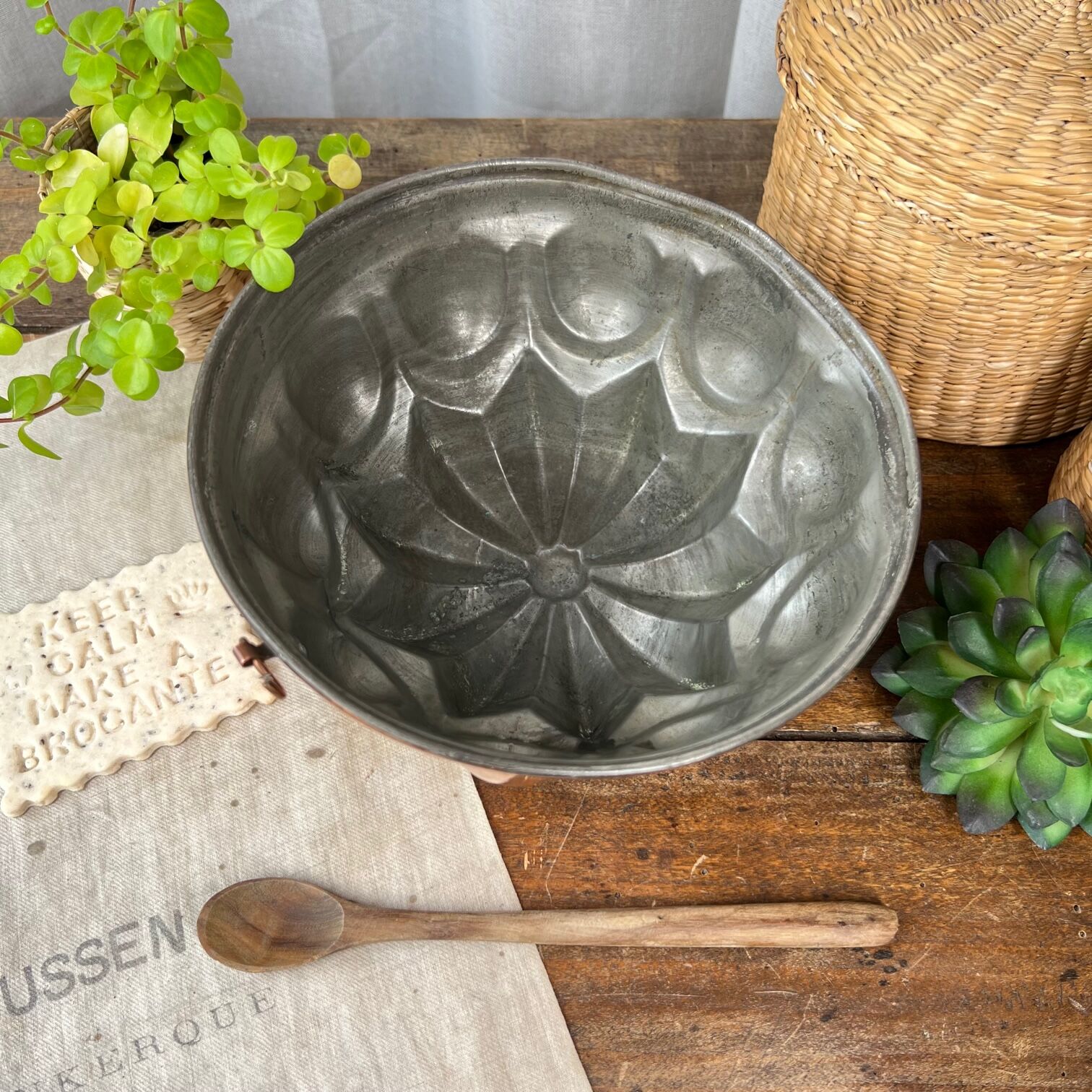 Round copper cake mold