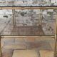 Table basse double plateau vintage en laiton et verre fumé – Années 70