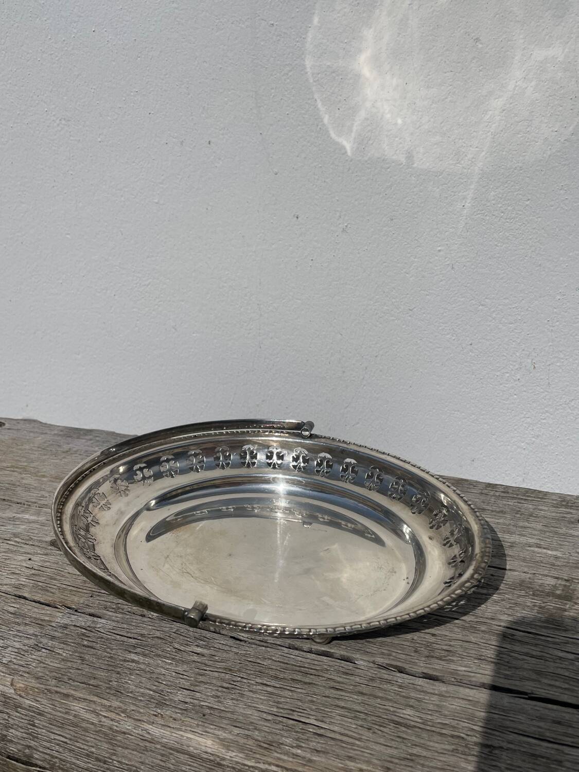 Oval dish with silver-plated metal handle