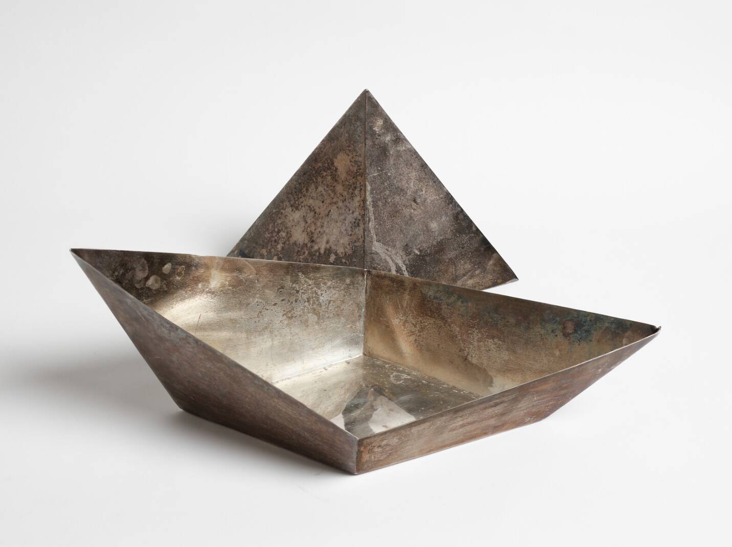 Modern silver-plated paper boat sculpture, Paola C. Aldo Cibic Italy 1980