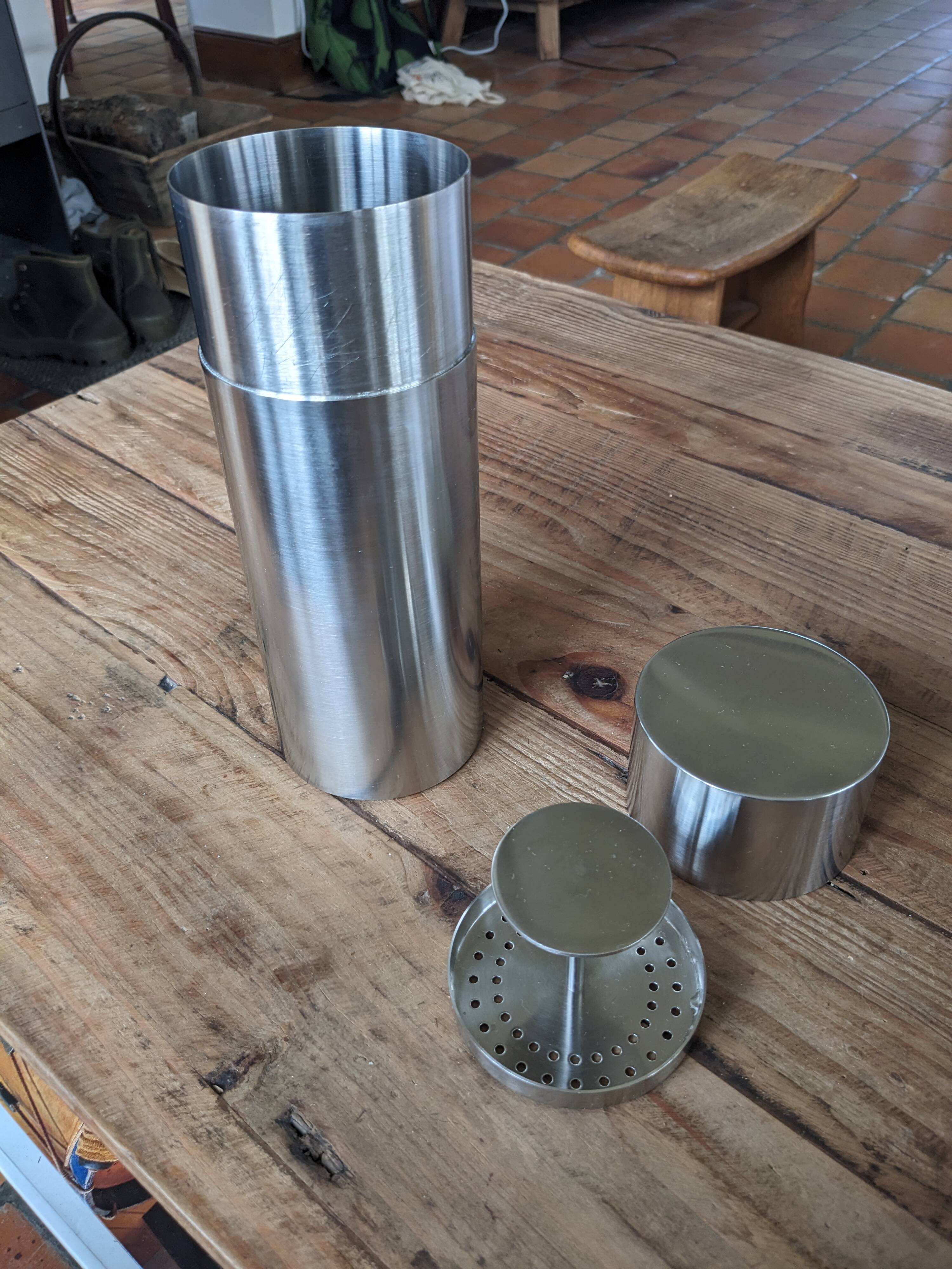 Cylinda line shaker in vintage stainless steel - design Arne Jacobsen for Stelton