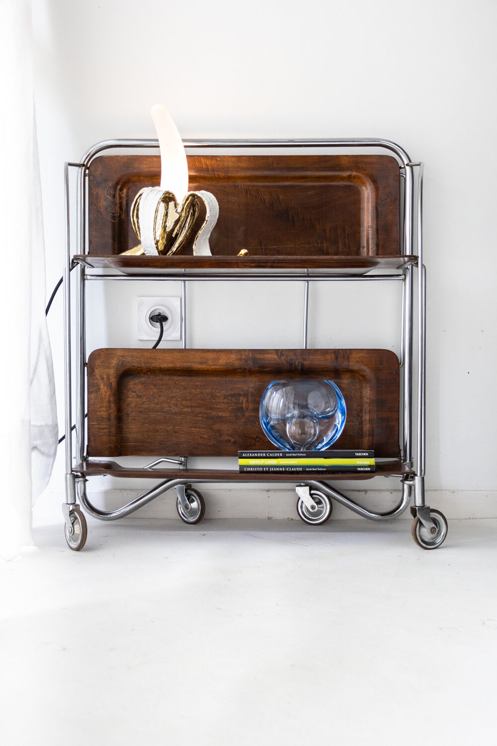 Foldable service on vintage wheels