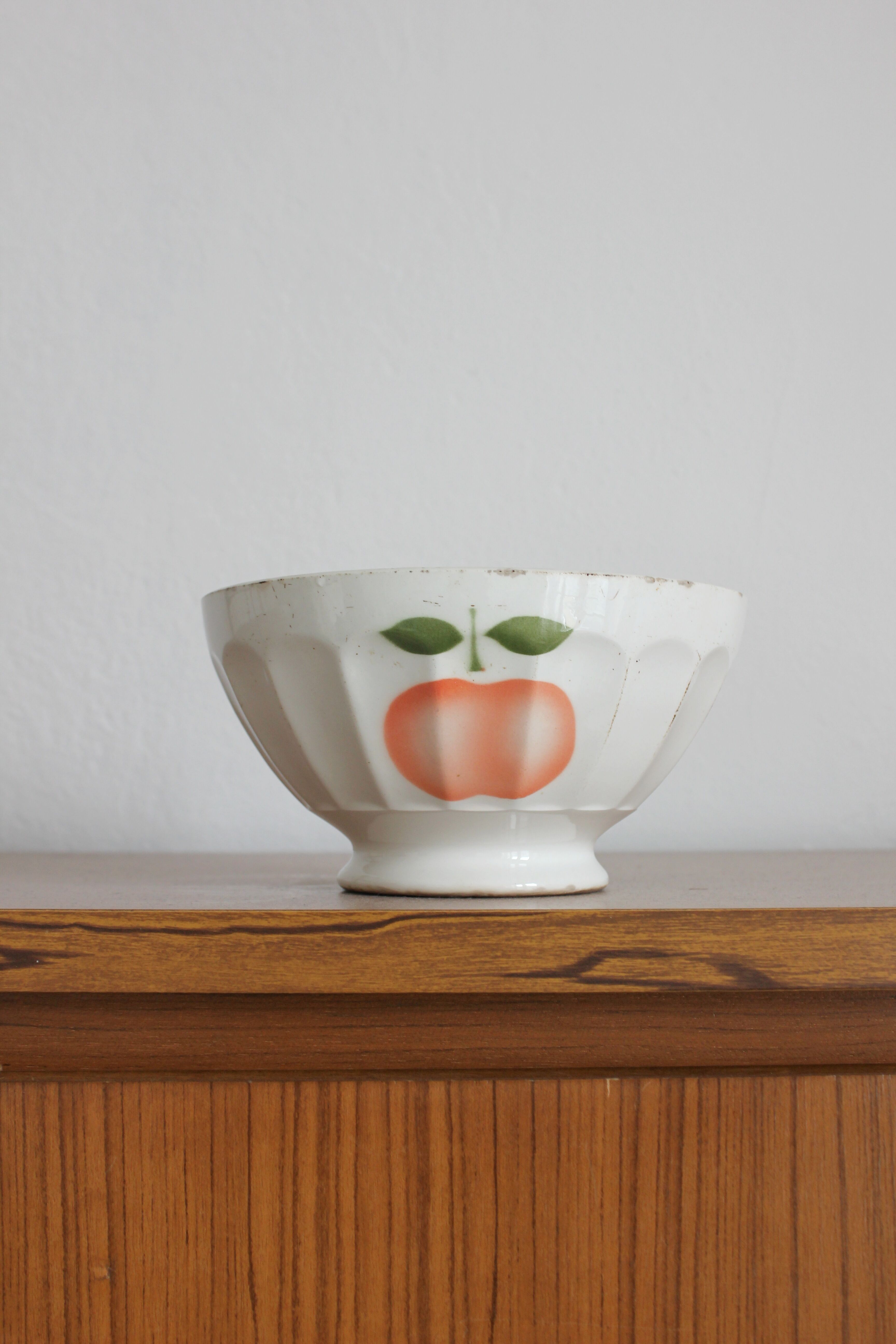Bol ancien en faïence décor pomme