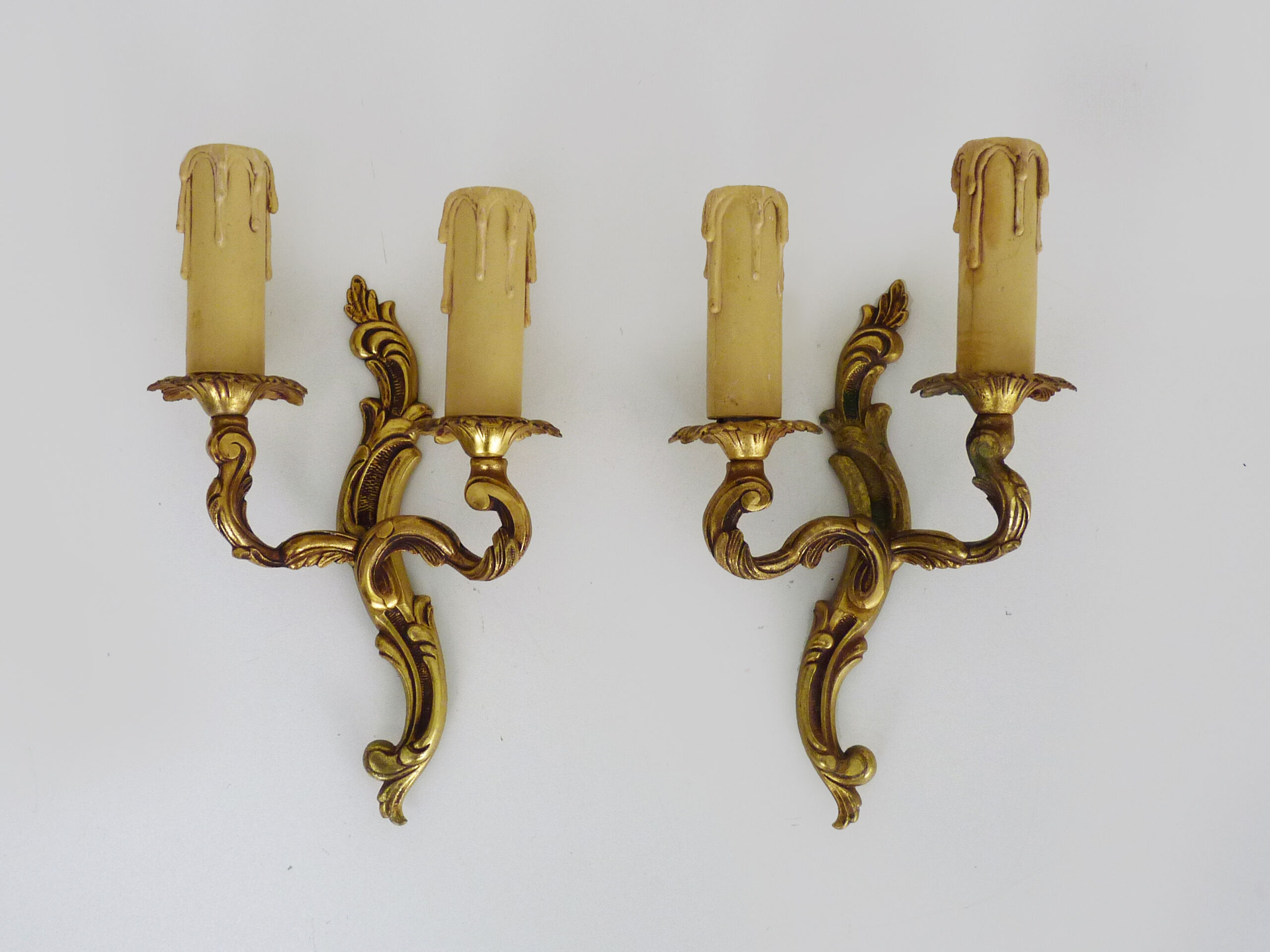 Old pair of wall sconces with double fires in real bronze, acanthus leaf. Year 50