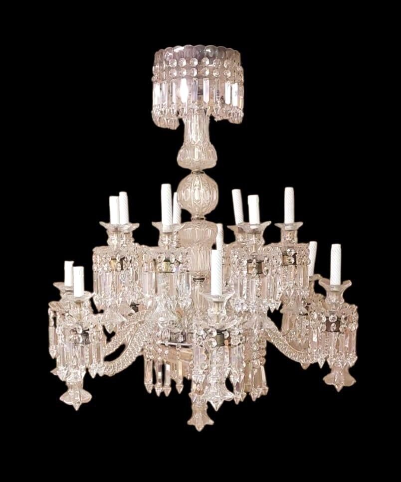 Grand lustre en cristal de France, années 1930/40 dans le style Baccarat Zenith.