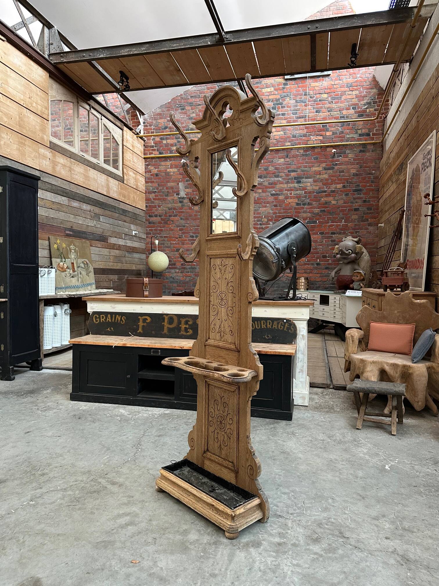 Entrance cloakroom, early 20th century