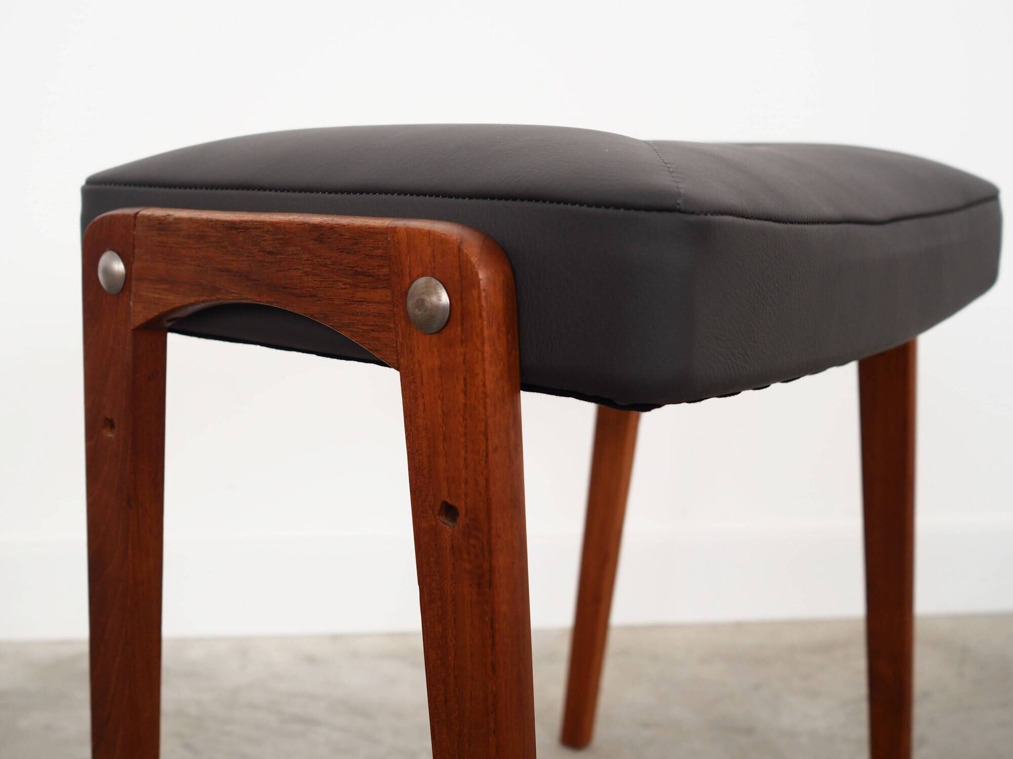 Teak footstool, Danish design, 1970s, production: Denmark