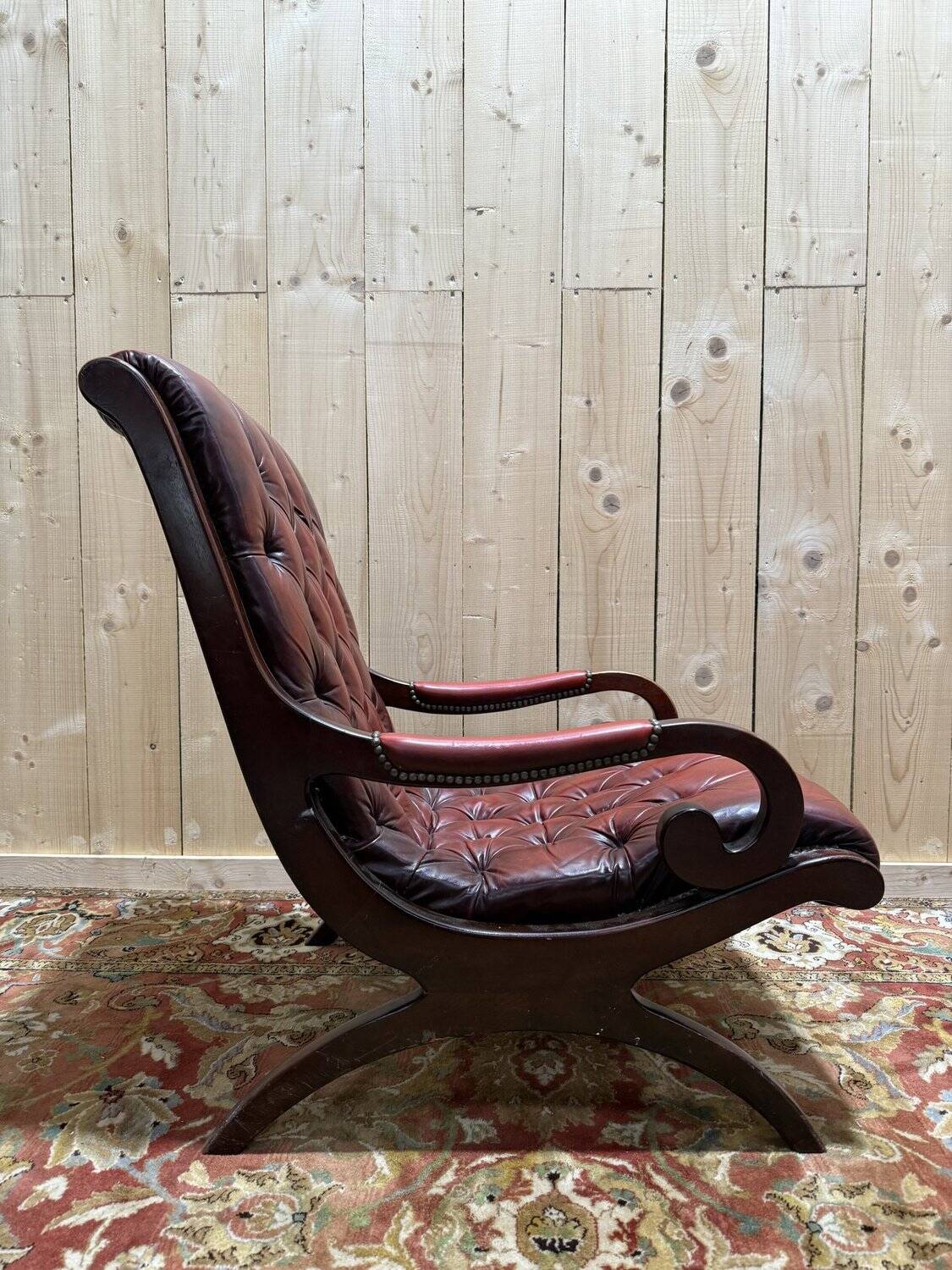 Chesterfield English Slipper Chair in tufted leather