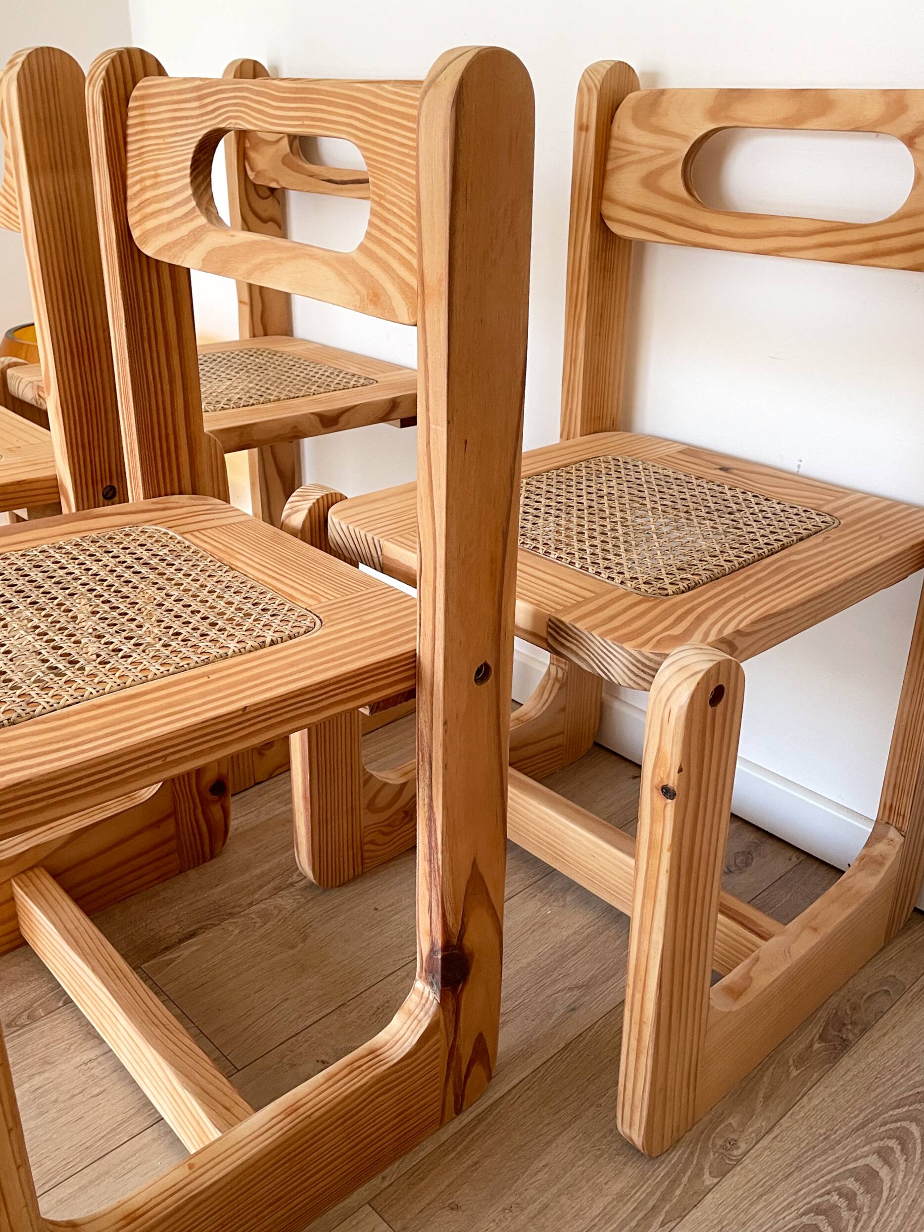 Ensemble de 4 chaises en bois et cannage - années 1960-70