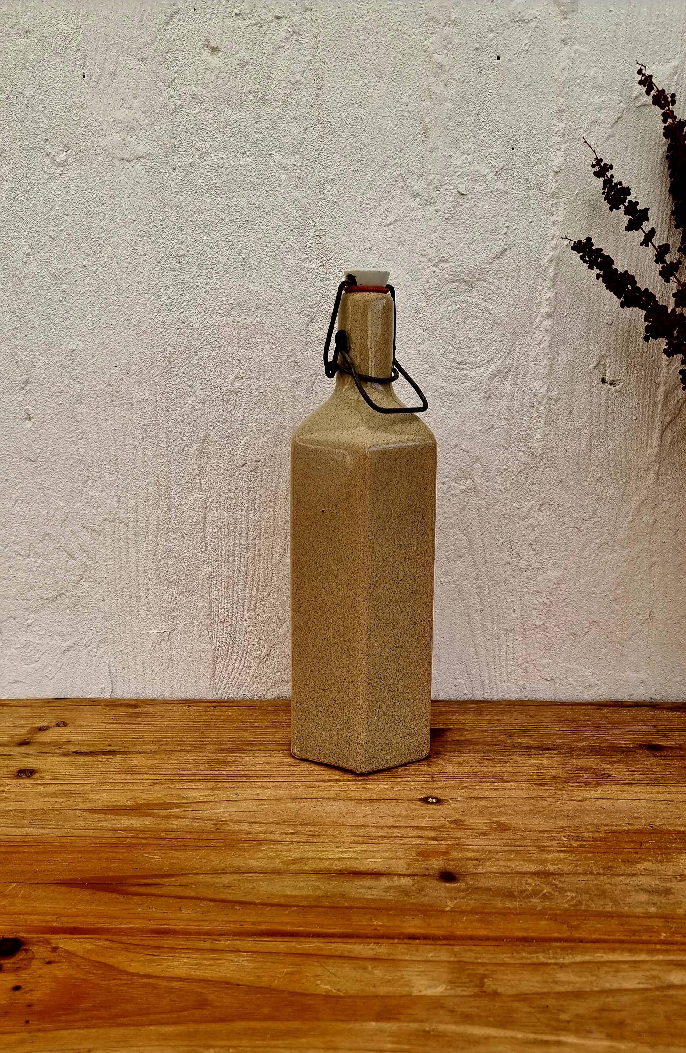Bouteille en grès d'Alsace vintage