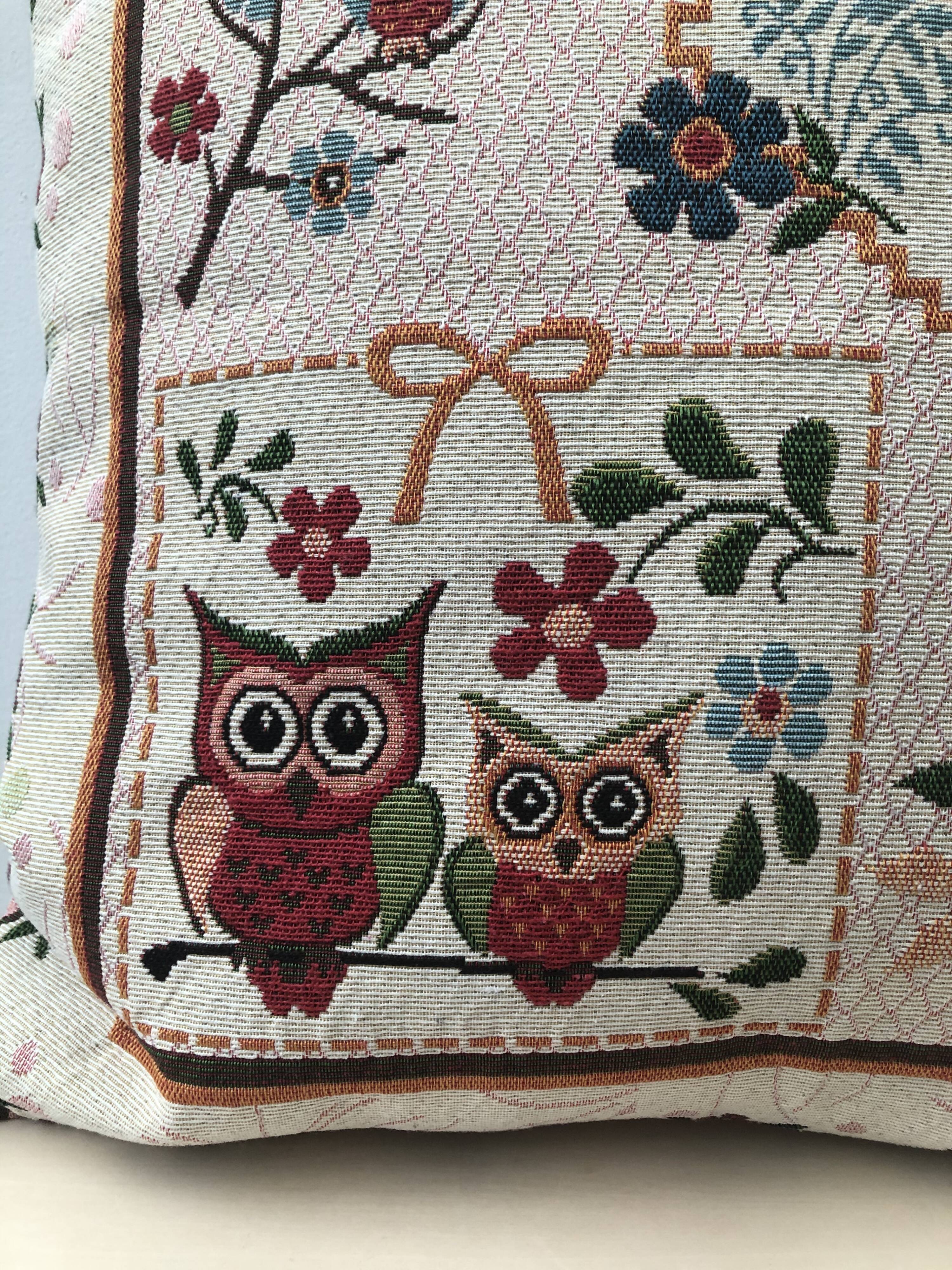 Owl cushion