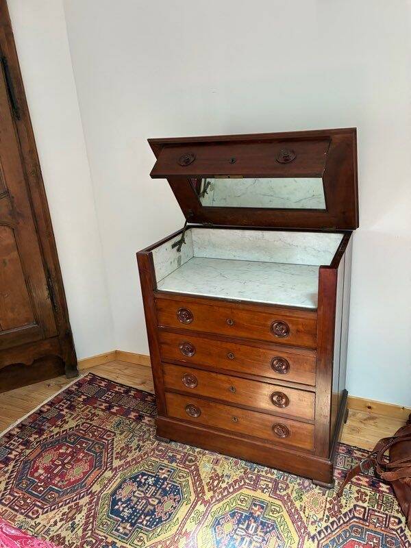 Table de toilette avec plaque marbre