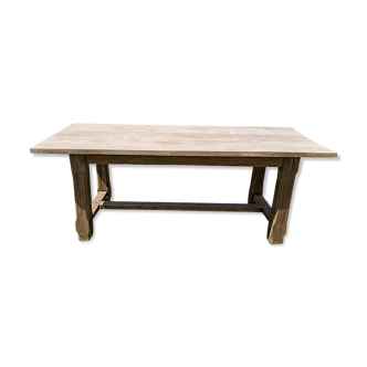 Old table in solid chene