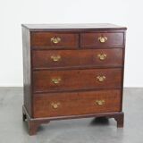 Commode anglaise ancienne dotée de 5 tiroirs et d'une patine