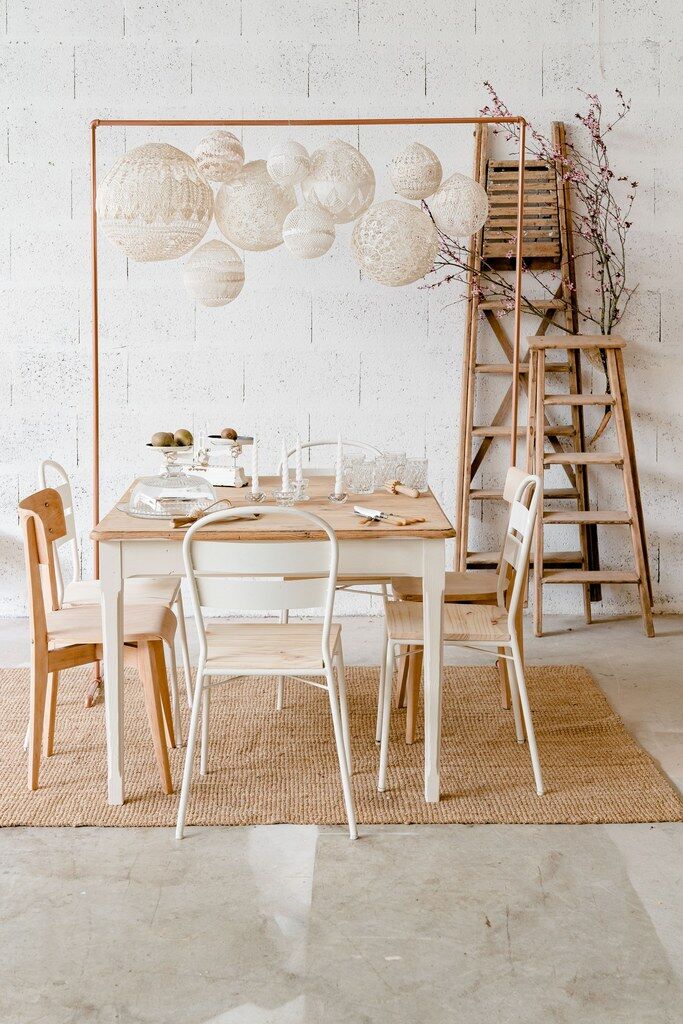 Wooden farmhouse table – cream foot