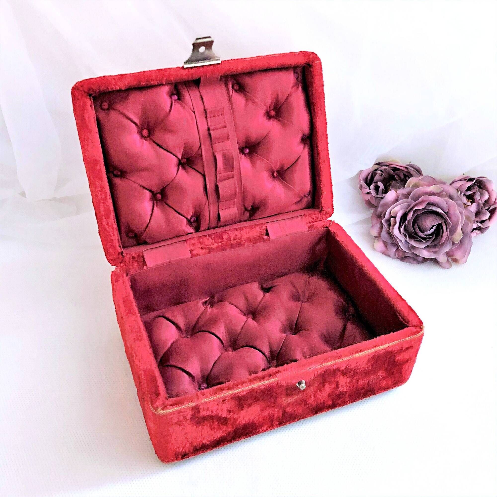 Sewing box padded with red silk, Napoleon III style