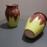 Deux vases vert et chocola vintage, années 60