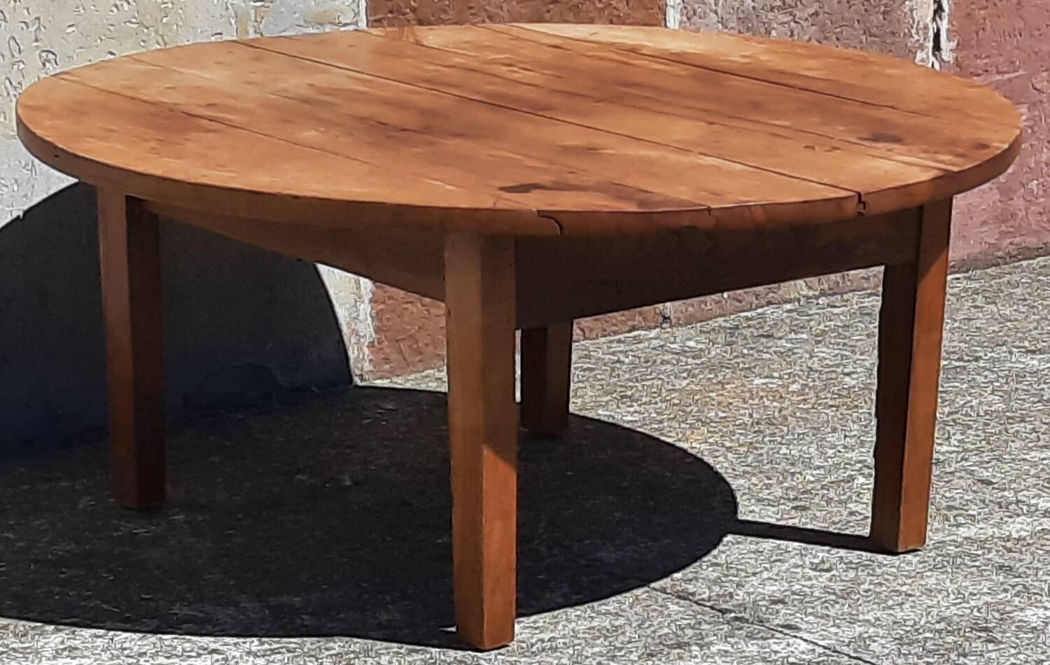 Folding coffee table.