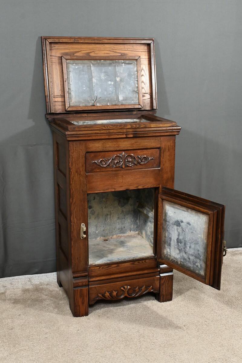 Small Oak Icebox – Early 20th Century