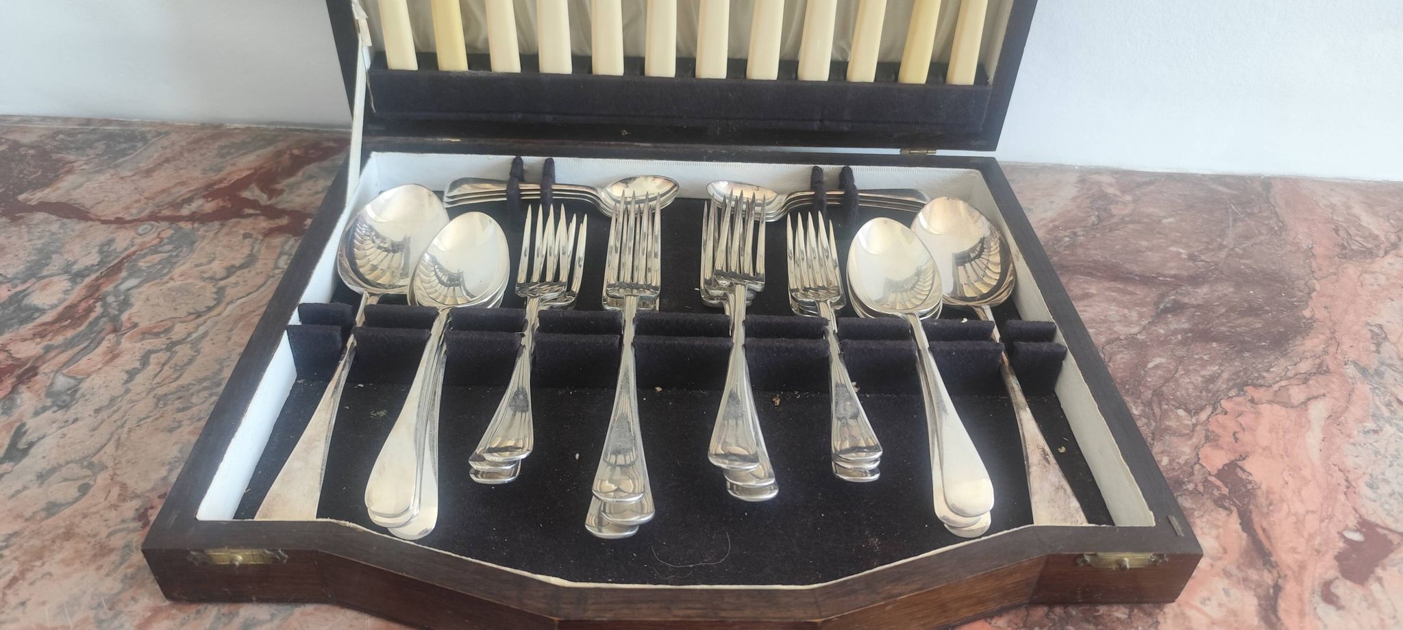 Corona Sheffield Stainless Steel Cutlery Set, 38 Pieces, Cream Bone-Effect