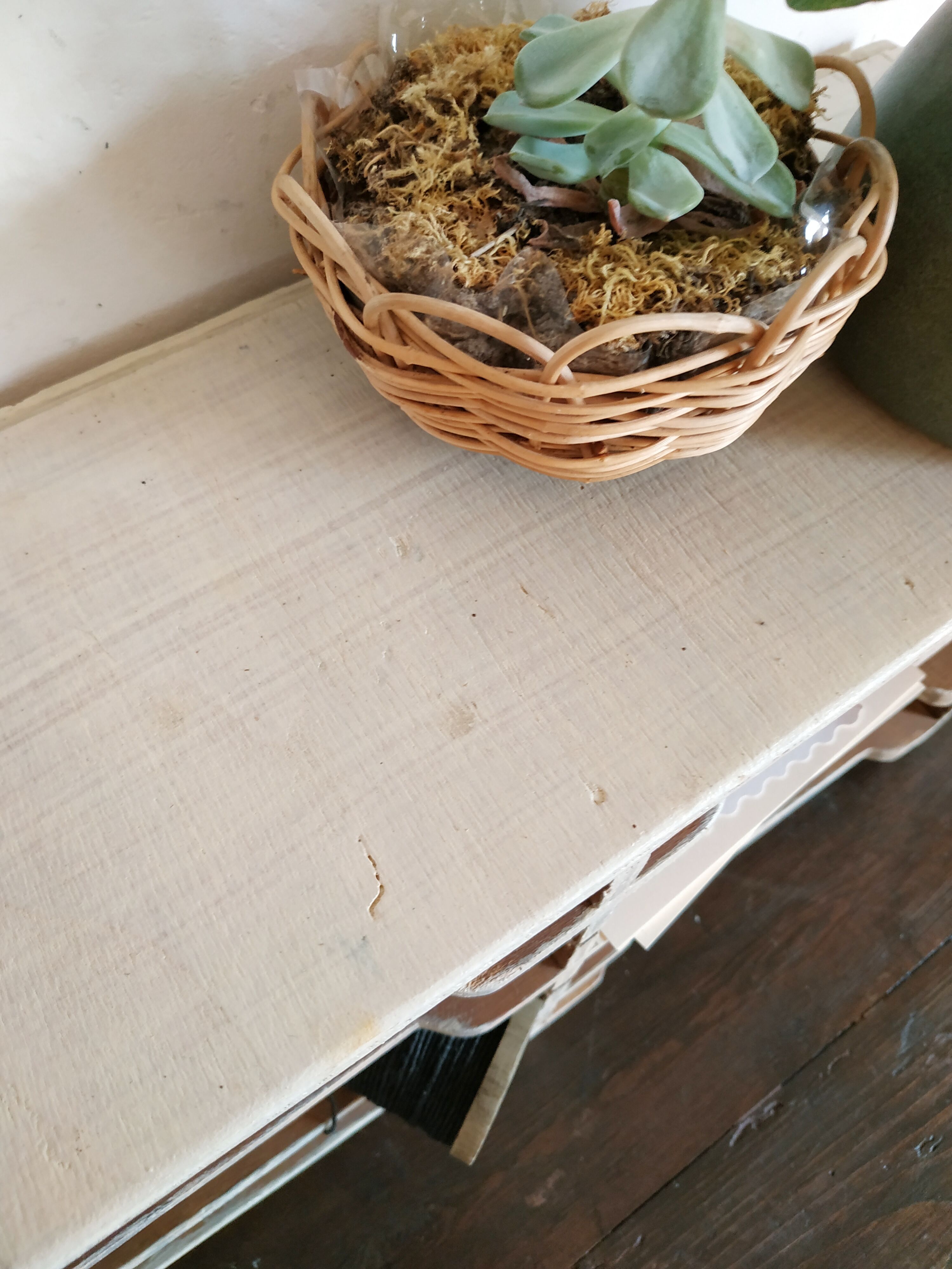 Wooden locker, oldtier shelf