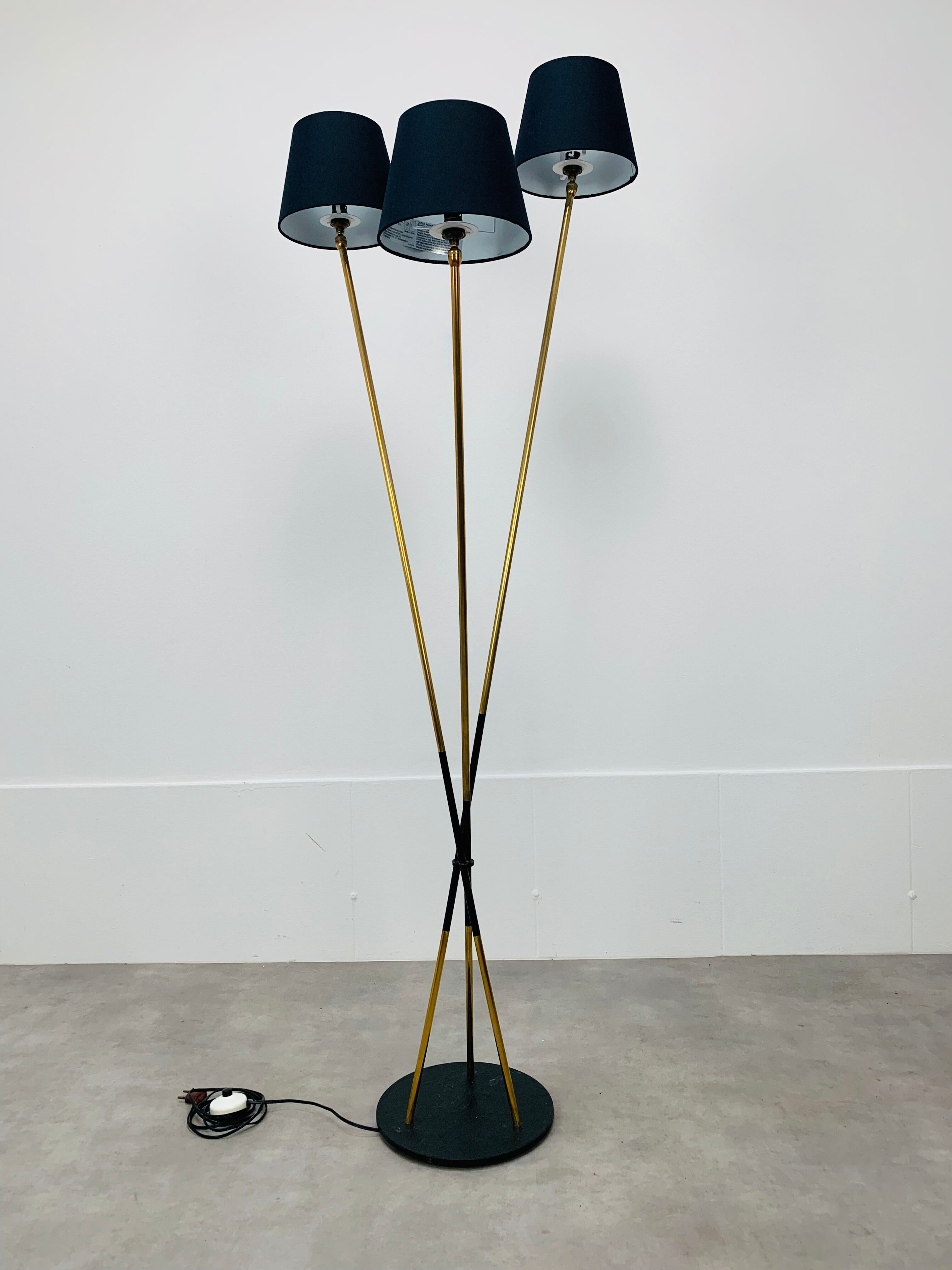 Floor lamp 3 arms 50 years brass and black lacquer for house Arlus