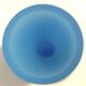 Vase à pied en opaline bleu