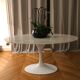 Table Tulip en marbre blanc ovale