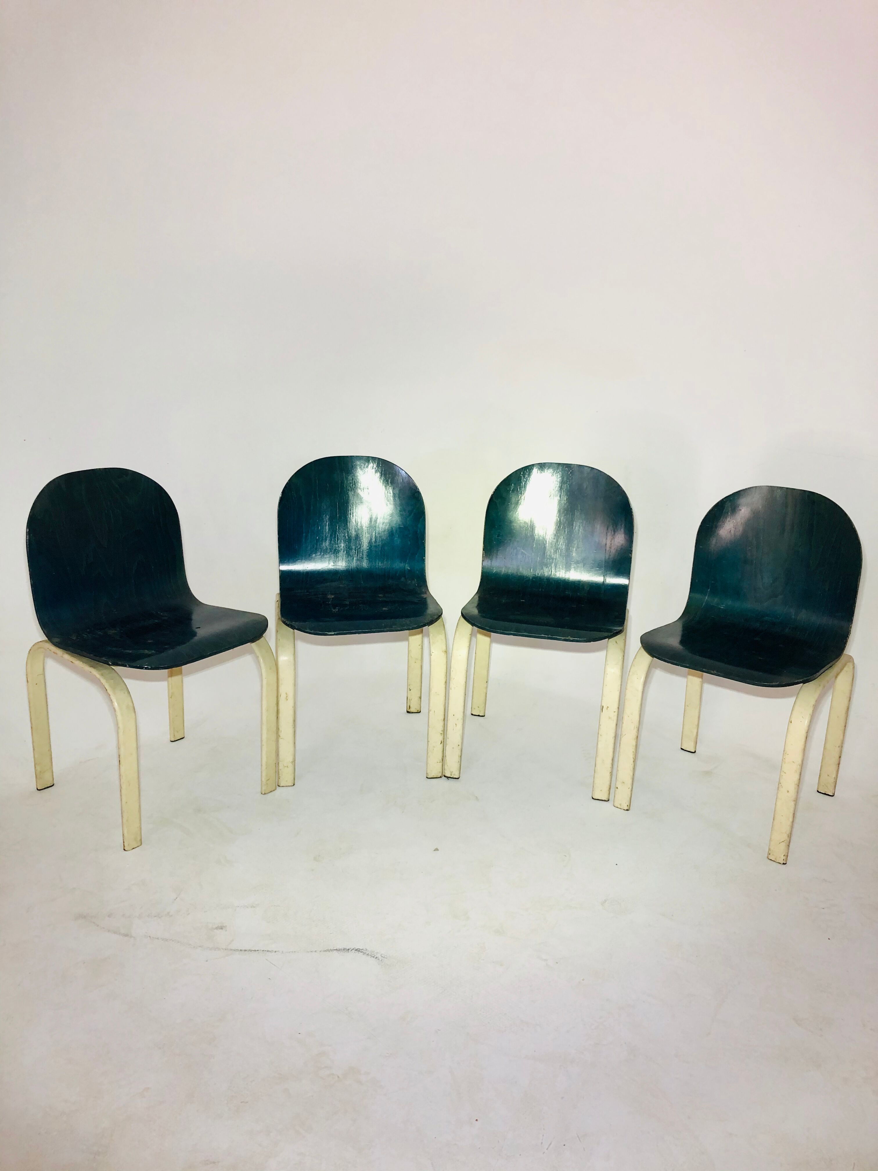 Suite of 4 chairs  - wood and metal - vintage