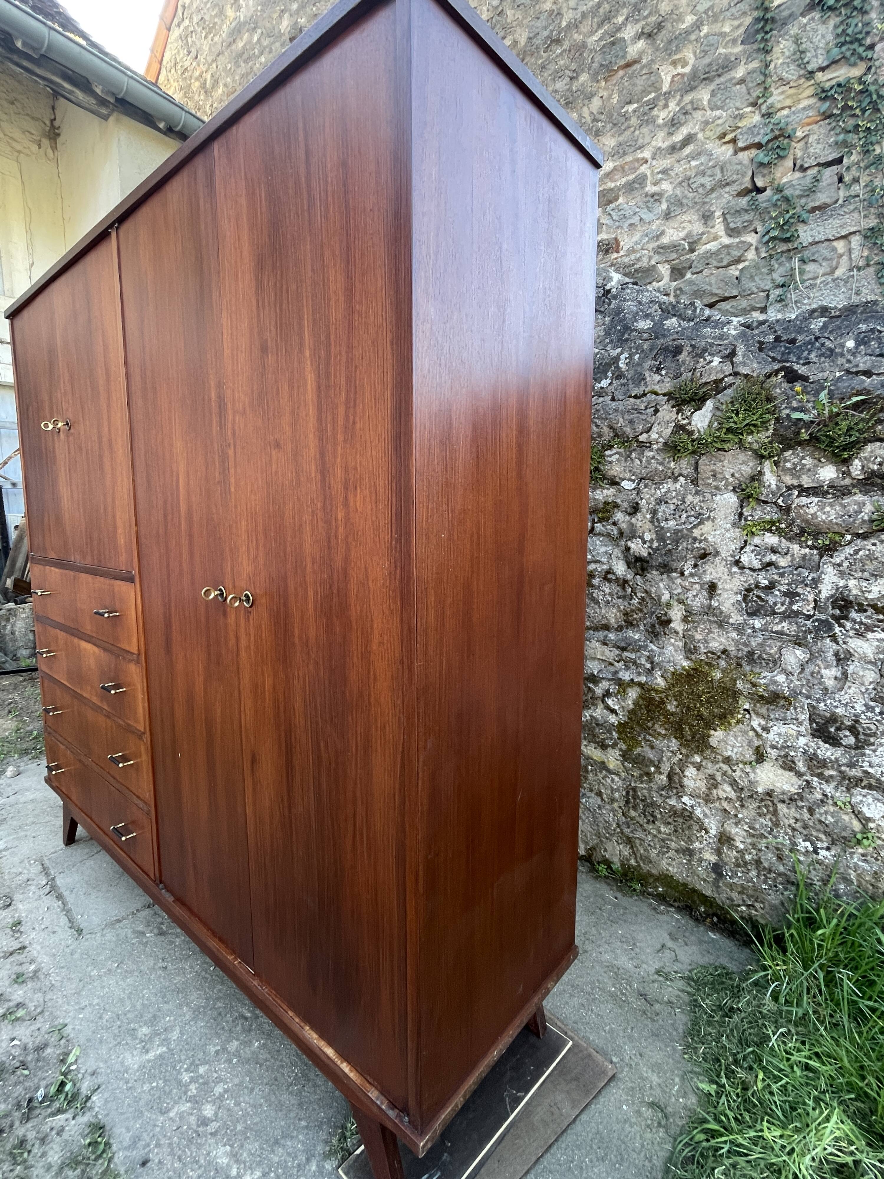 Armoire pieds compas 1960