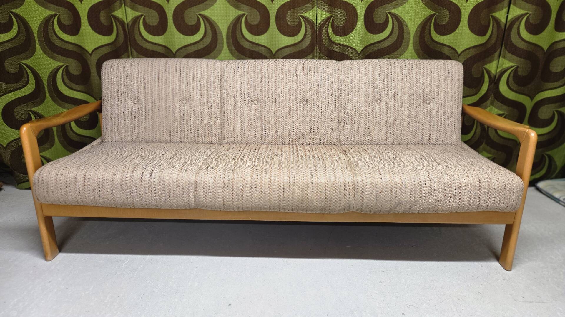 Vintage 1970s convertible sofa/daybed