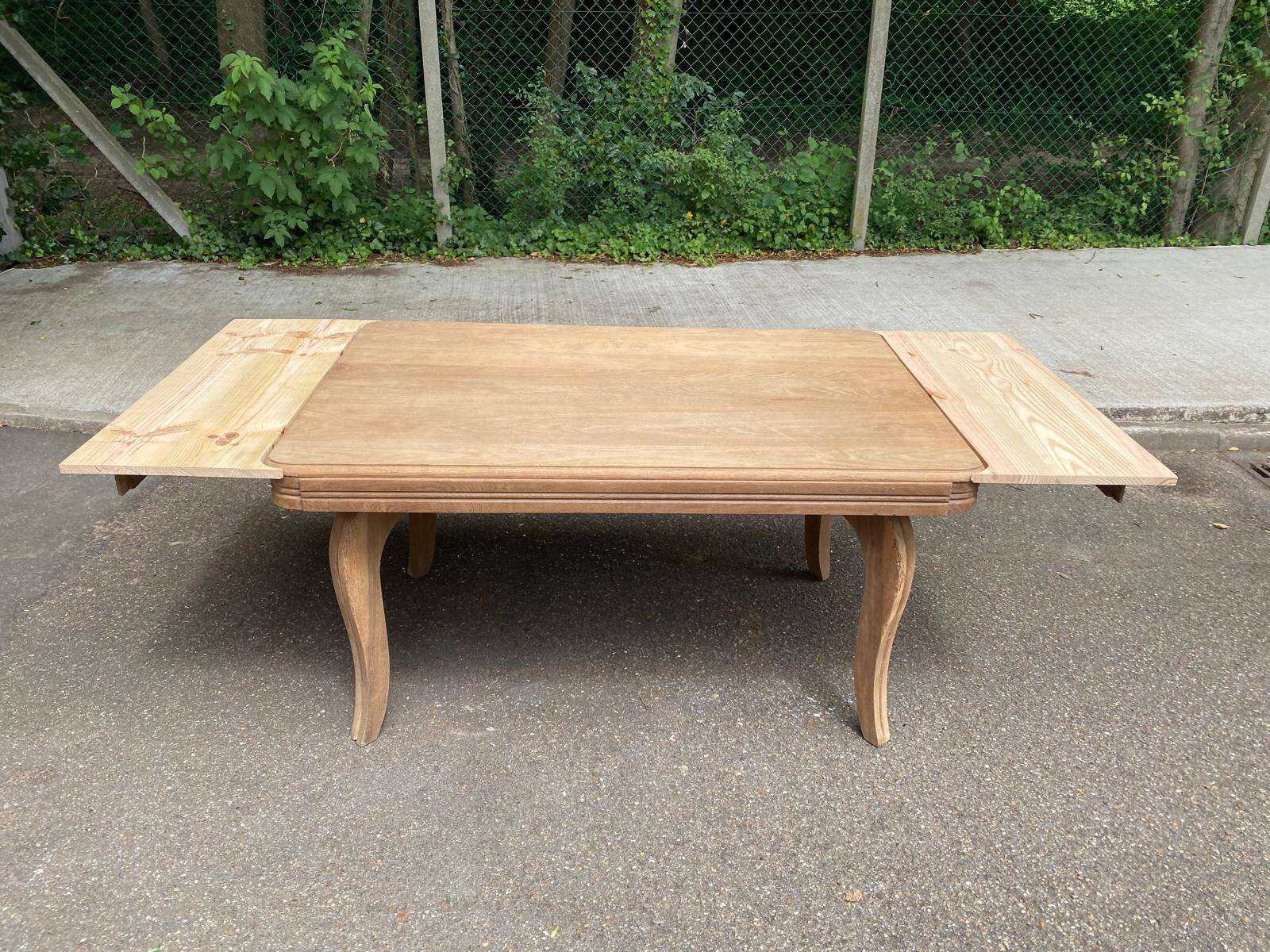 Renovated Art Deco extendable dining table in solid oak and pine from the 1960s.