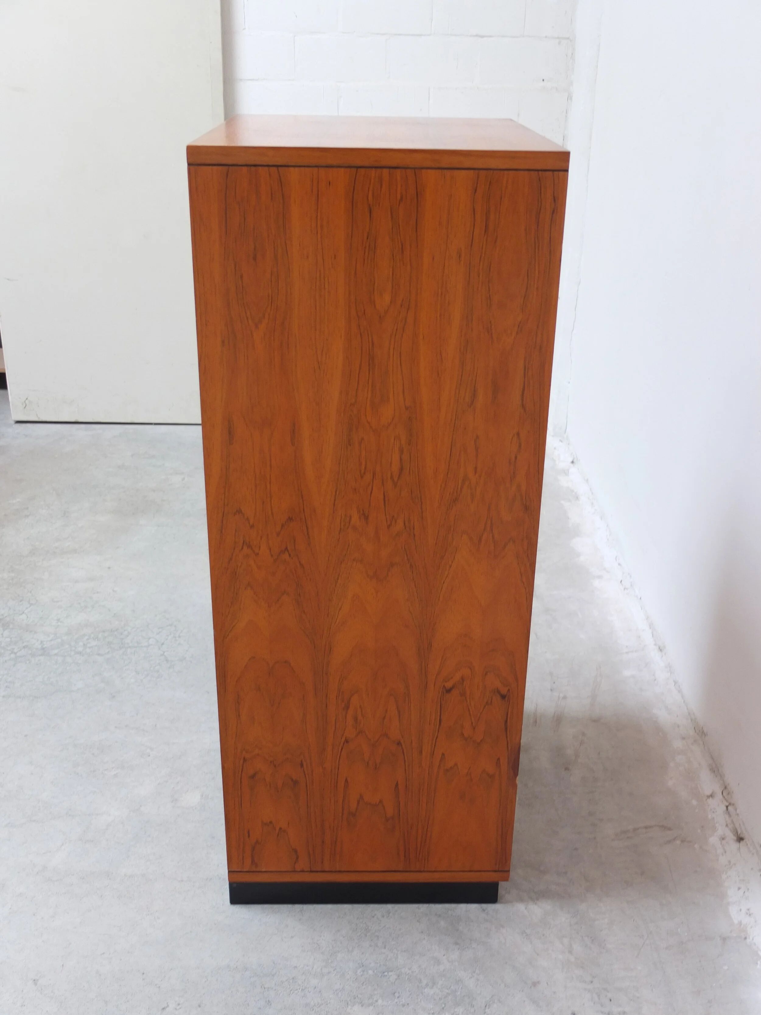 Commode haute par Alfred Hendrickx pour Belform, années 1960.