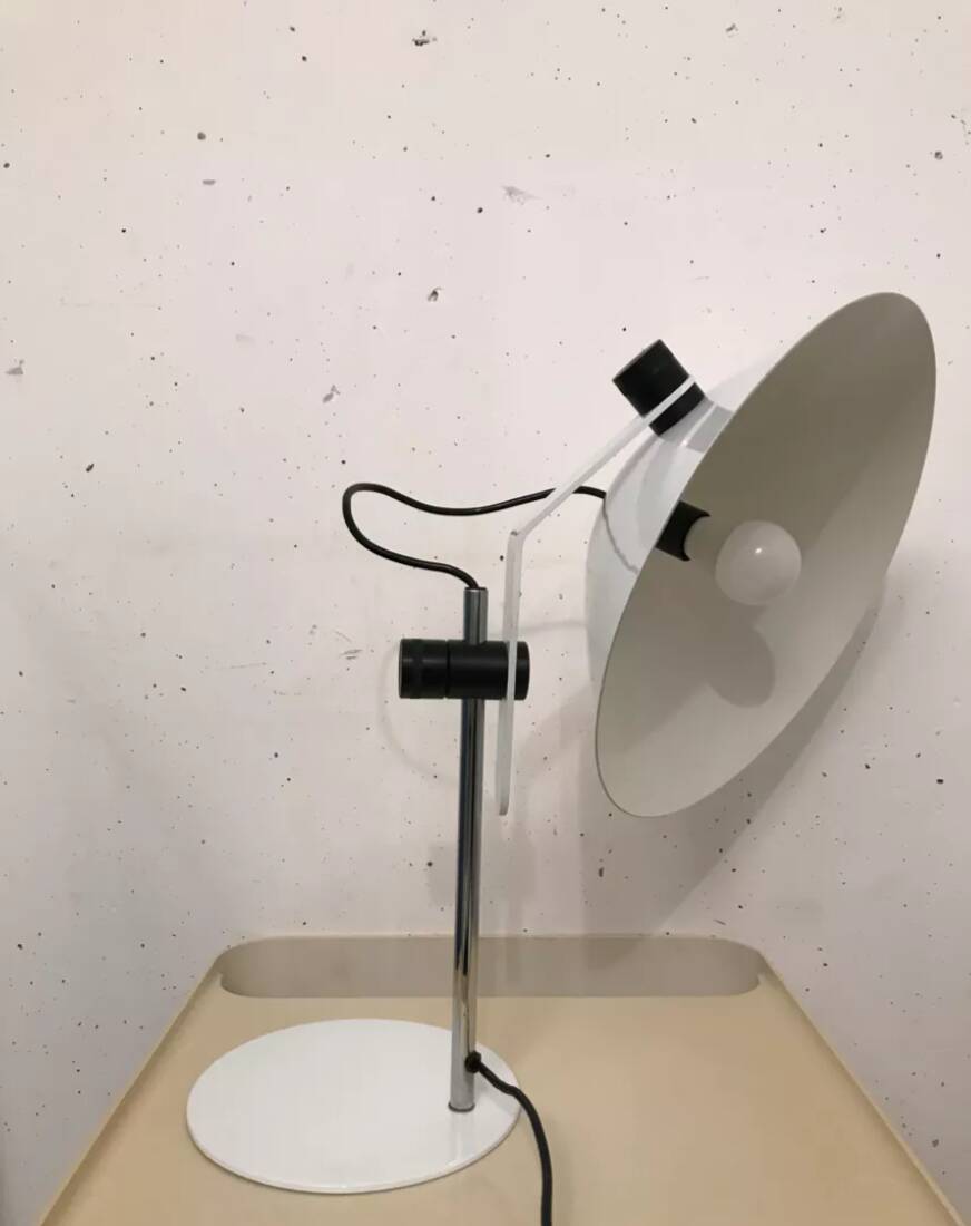 White lacquered metal lamp, Lella Montecroci and Marco de Carli, Arrelam, 1970