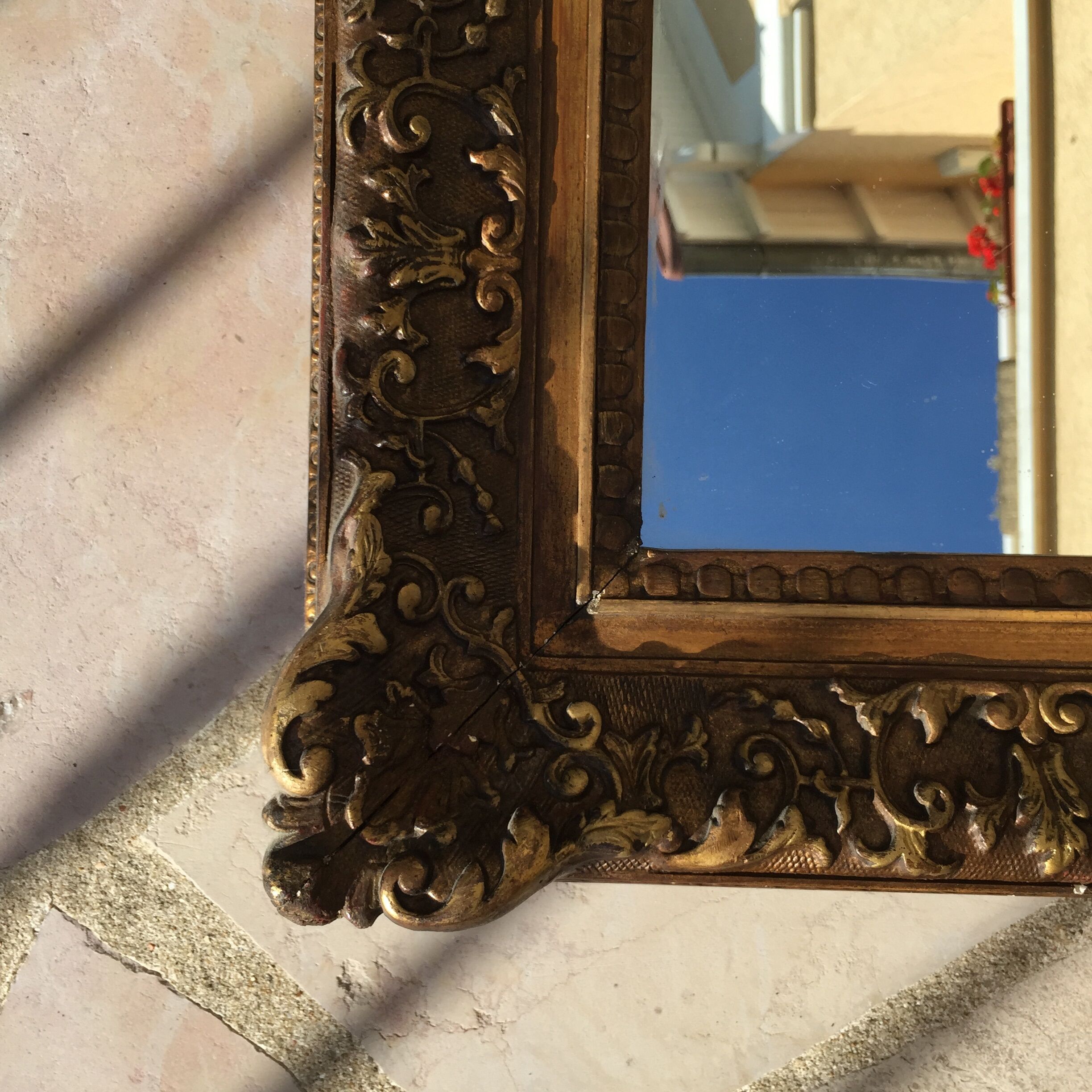 Mirror in gilded wood 107 x 94 cm