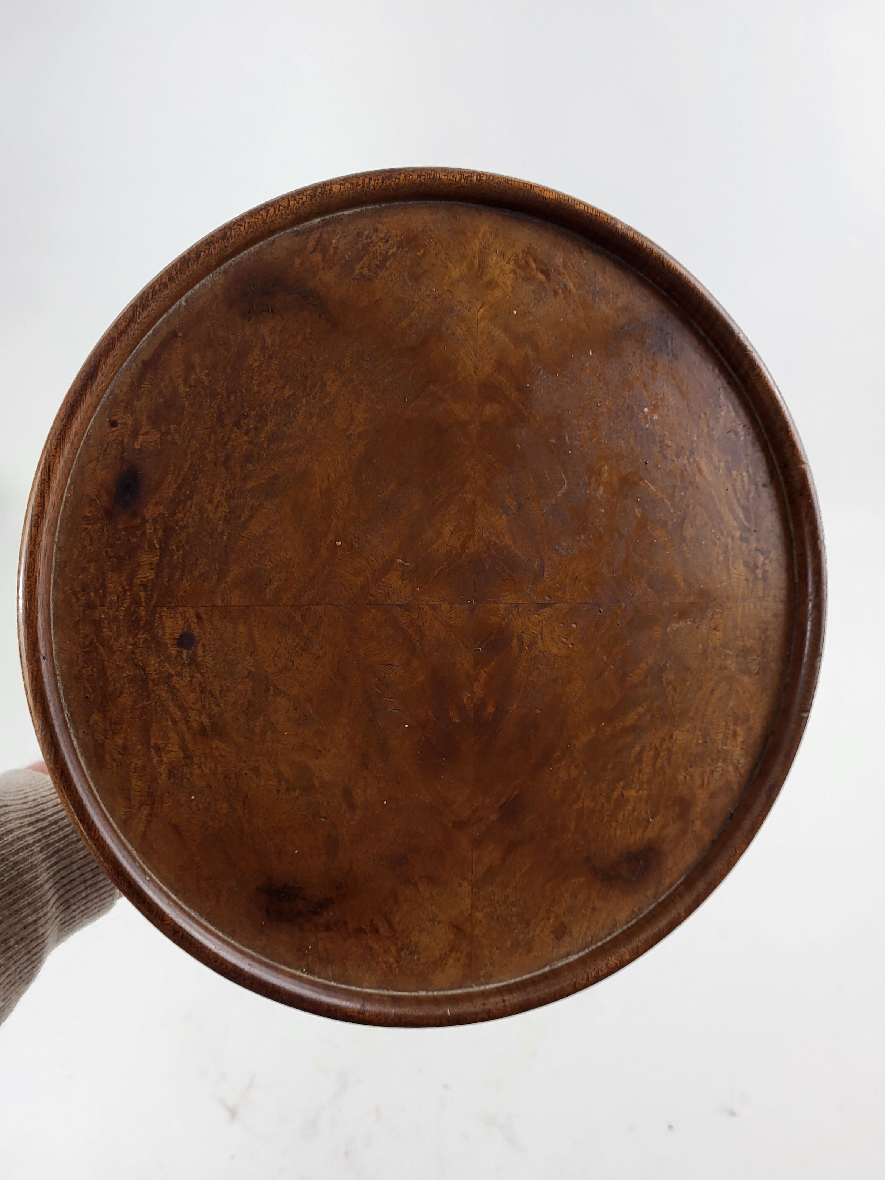 Fifth wheel / art deco wooden pedestal table