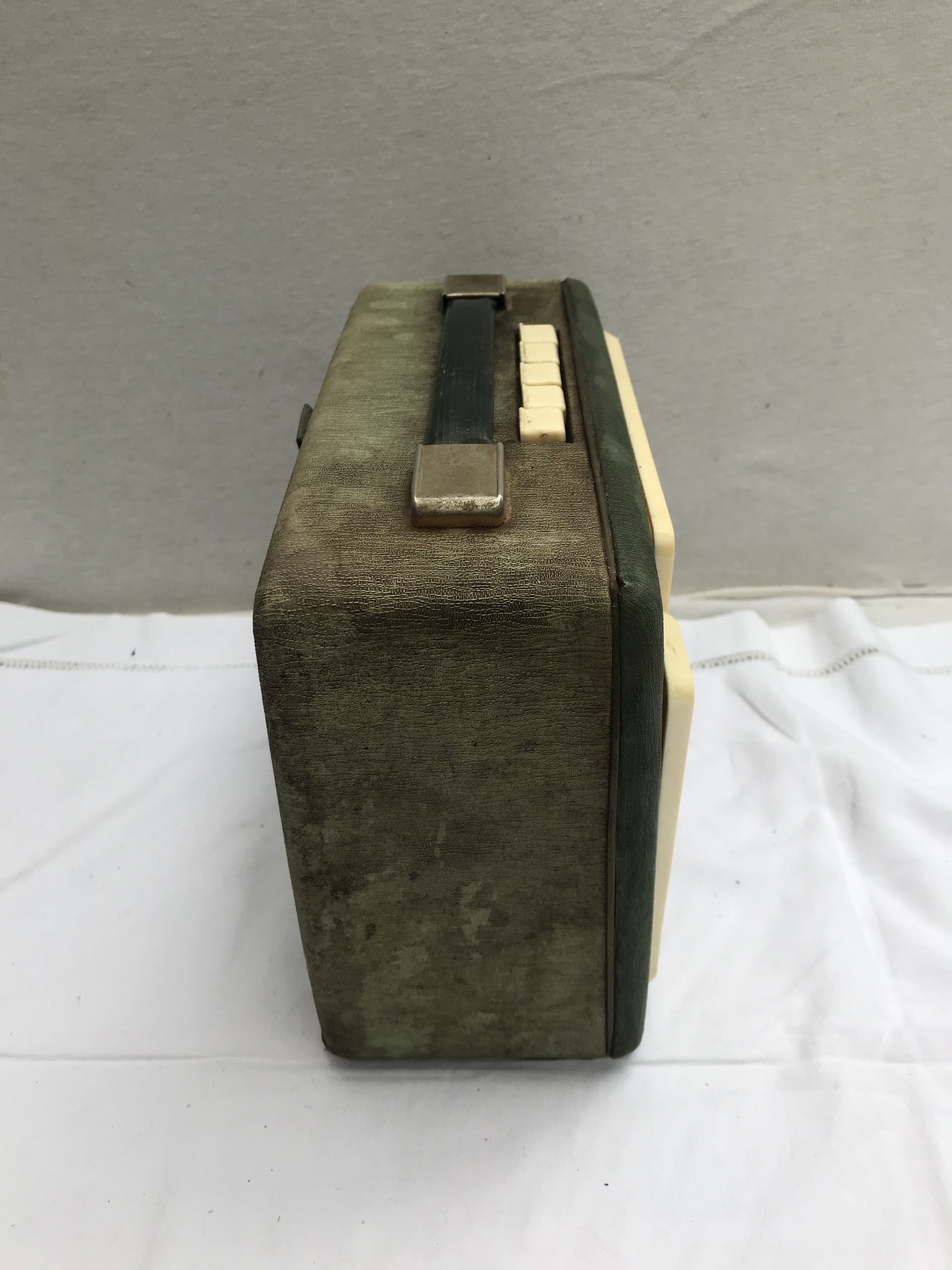 Radio Bambistor bois vinyle vert bakélite blanc vintage