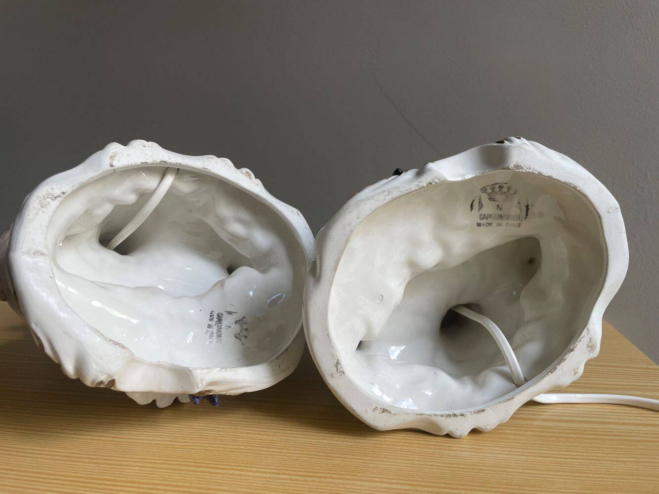 Paire de lampes de table en porcelaine italienne par Capodimonte.